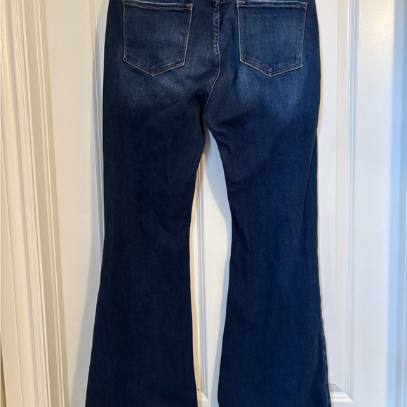 KanCan -  Kurvy Mid-Rise Flare Dark Blue Jeans. Size 32. Cotton/Poly/Spandex - Picture 6 of 13